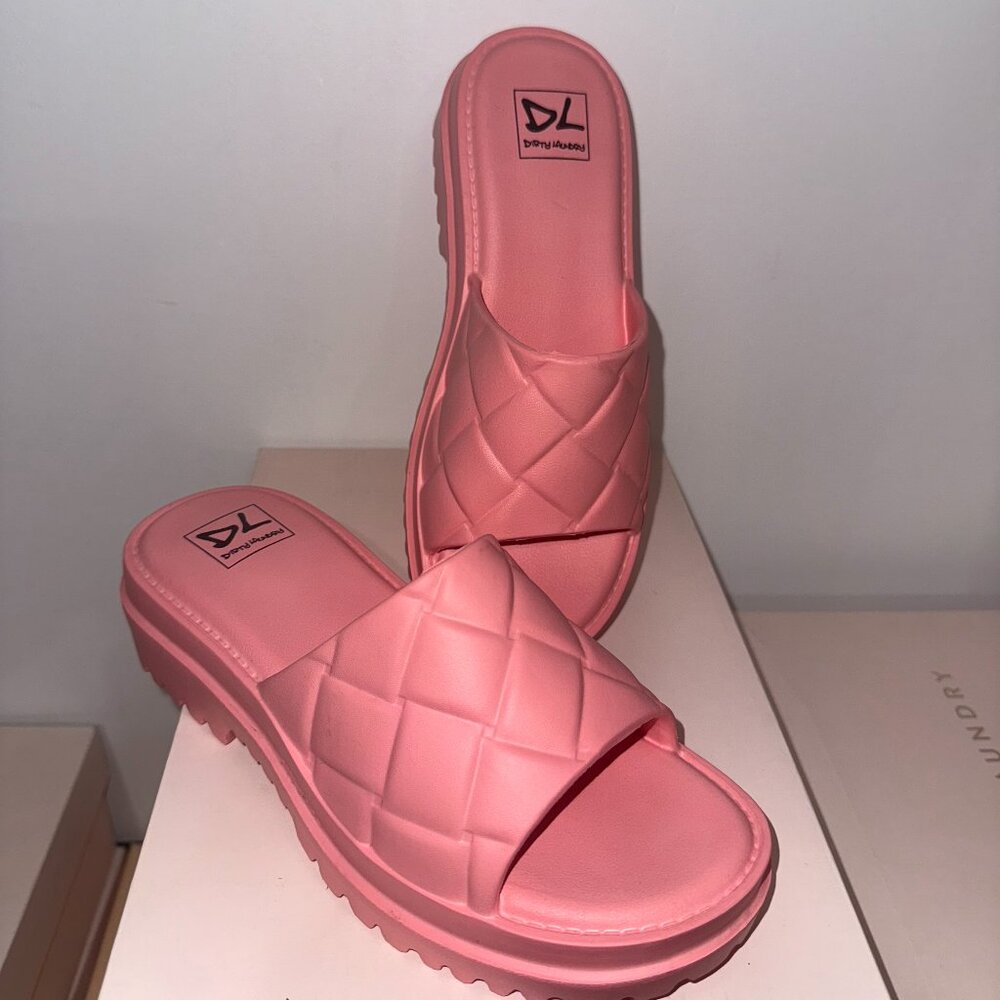 NWT Dirty Laundry Lightning Sandal – Pink Quilted Slip-On Sli